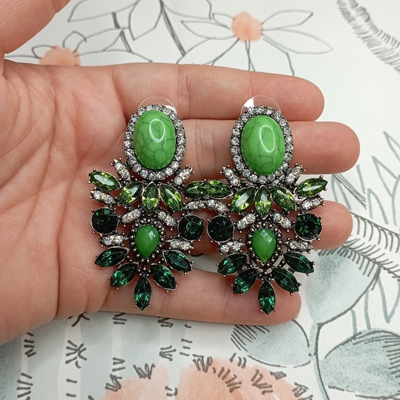 ✨NEW CRYSTAL EARRINGS COLLECTION✨ Matte Blue and Green Earrings - Picture 9 of 9